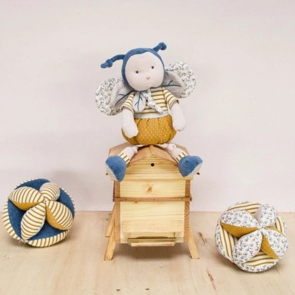 Balle Sensorielle Avec Hochet Bleu-Rayé 15cm Coton Bio Doudou Et Compagnie® - Doudou Bio Français 3 Balle Sensorielle Avec Hochet Bleu-Rayé 15cm Coton Bio Doudou Et Compagnie® - Doudou Bio Français – Image 3