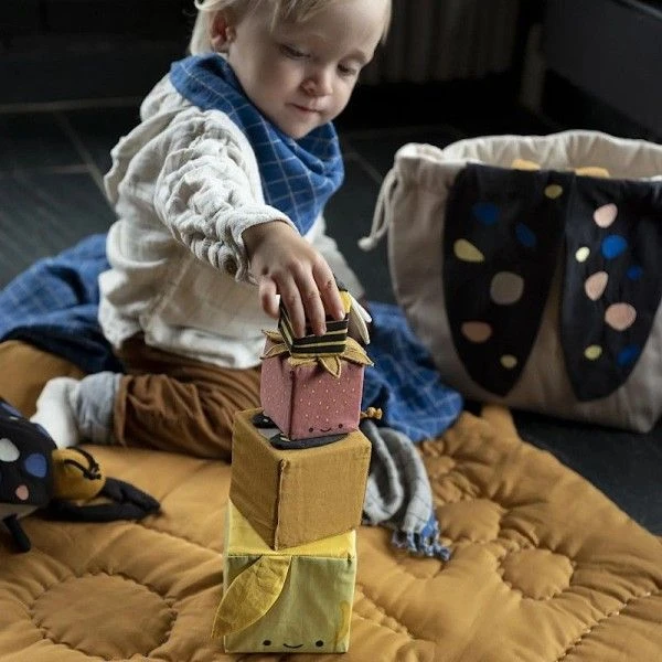 Cubes D'activité En Tissus Doux Orchard Fabelab® Coton Bio GOTS -Jouet Bio Scandinave 3 Cubes D'activité En Tissus Doux Orchard Fabelab® Coton Bio GOTS -Jouet Bio Scandinave – Image 3
