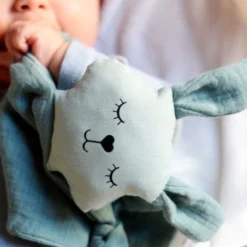 Doudou Plat à Nœuds Coton Bio Bunny APunt Barcelona®- Doudou Bébé Bio -Jouets En Peluche Soldes doudou bebe coton bio bunny apunt barcelona doudou bio 4