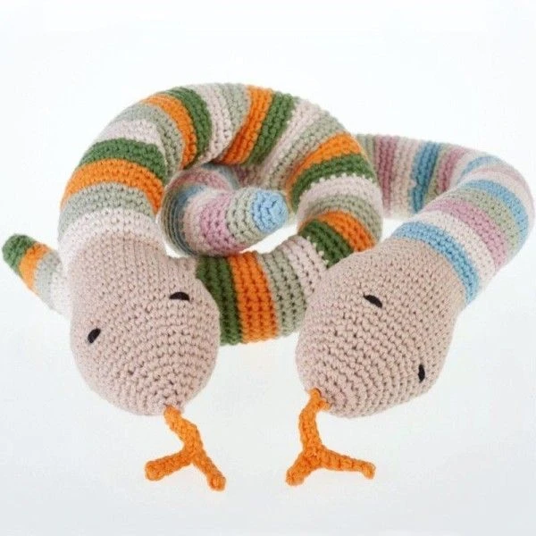 Doudou Hochet Serpent Kaki 47cm Pebble® Maille Crochet Coton Bio - Doudou Bébé Bio 2 Doudou Hochet Serpent Kaki 47cm Pebble® Maille Crochet Coton Bio - Doudou Bébé Bio – Image 2