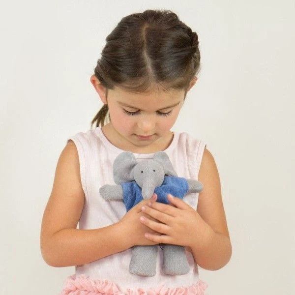 Doudou Peluche Eléphant Bleu 23cm Nanchen Natur® Coton & Laine Bio- Jouet Bio 5 Doudou Peluche Eléphant Bleu 23cm Nanchen Natur® Coton & Laine Bio- Jouet Bio – Image 5