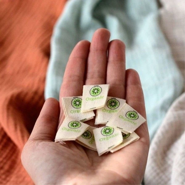 Doudou Plat à Nœuds Lange Coton Bio Renard APunt Barcelona®- Doudou Bébé Bio 4 Doudou Plat à Nœuds Lange Coton Bio Renard APunt Barcelona®- Doudou Bébé Bio – Image 4