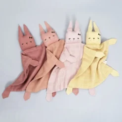 Doudou Plat Carré Lapin Jaune PaleFabelab® Mousseline Coton Bio GOTS- Doudou Bio Scandinave 7 Doudou Plat Carré Lapin Jaune PaleFabelab® Mousseline Coton Bio GOTS- Doudou Bio Scandinave -Jouets En Peluche Soldes doudou plat carre lapin jaune pale fabelab mousseline coton bio gots doudou bio scandinave 2
