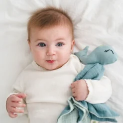 Doudou Plat Lange Coton Bio Baleine APunt Barcelona® 30cm- Doudou Bébé Bio -Jouets En Peluche Soldes doudou plat lange coton bio baleine apunt barcelona 30cm doudou bebe bio 2