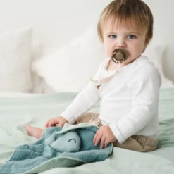 Doudou Plat Lange Coton Bio Baleine APunt Barcelona® 30cm- Doudou Bébé Bio -Jouets En Peluche Soldes doudou plat lange coton bio baleine apunt barcelona 30cm doudou bebe bio 3