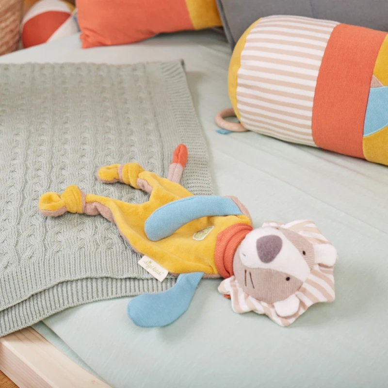 Doudou Plat Nœud Peluche Lion 32cm Green Sigikid® - Peluche Bio 8 Doudou Plat Nœud Peluche Lion 32cm Green Sigikid® - Peluche Bio – Image 8