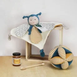 Doudou Plat Pollen L'abeille 25cm Coton Bio Doudou Et Compagnie® - Doudou Bio Français -Jouets En Peluche Soldes doudou plat pollen l abeille 25cm coton bio doudou et compagnie doudou bio francais 5