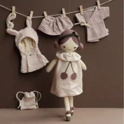 Grande Poupée De Tissu "Tarte Aux Cerise" Fabelab® 40 Cm Coton Bio GOTS- Jouet Bio Scandinave -Jouets En Peluche Soldes grande poupee de tissu tarte aux cerise fabelab coton bio gots jouet bio scandinave 3