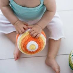 Hochet Balle En Crochet Orange APunt Barcelona®- Hochets Bébé Bio -Jouets En Peluche Soldes hochet balle en crochet orange apunt barcelona hochets bebe bio 2