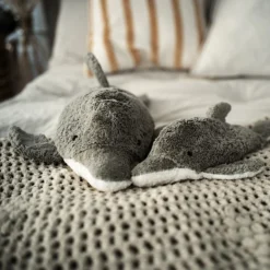 Peluche Bouillotte Dauphin Coton Bio 38 Cm Senger® - Bouillotte Sèche Bio -Jouets En Peluche Soldes peluche bouillotte dauphin coton bio 38 cm senger bouillotte seche bio 3