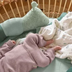 LÄSSIG Peluche Tricotée Avec Grelot Garden Explorer Chenille 163cm Lässig® - Peluche Lässig Bio -Jouets En Peluche Soldes peluche tricotee avec grelot garden explorer chenille laessig peluche laessig bio hochets bio 4