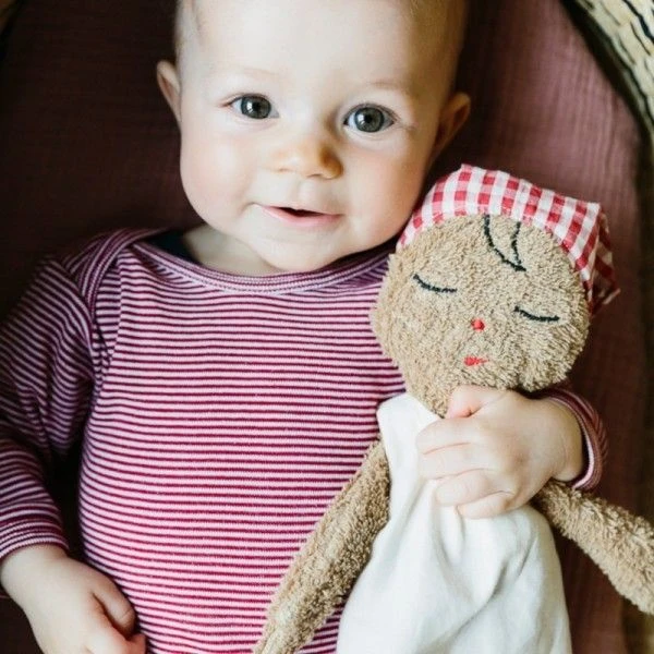 Poupée De Tissu Éponge Robe Blanche Et Fichu Vichy 28 Cm Efie® Coton Bio - Poupée Bio Efie 4 Poupée De Tissu Éponge Robe Blanche Et Fichu Vichy 28 Cm Efie® Coton Bio - Poupée Bio Efie – Image 4