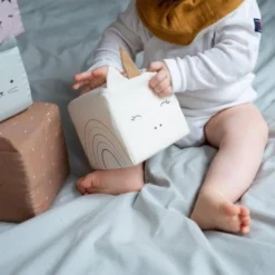 Cubes D'activité En Tissus Doux Animaux Fabelab® Coton Bio GOTS-Jouet Bio Scandinave 8 Cubes D'activité En Tissus Doux Animaux Fabelab® Coton Bio GOTS-Jouet Bio Scandinave -Jouets En Peluche Soldes tapis d eveil activites dans les bois fabelab coton bio gots jouet bio scandinave 3